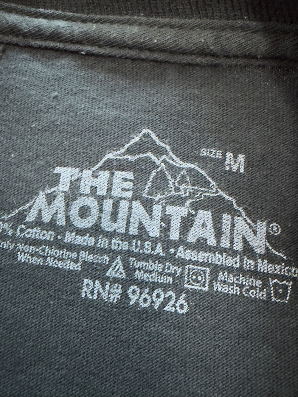 The Mountain Shark Graphic Tee Y2K Grunge Gothic Streetwear M - Picture 4 of 7